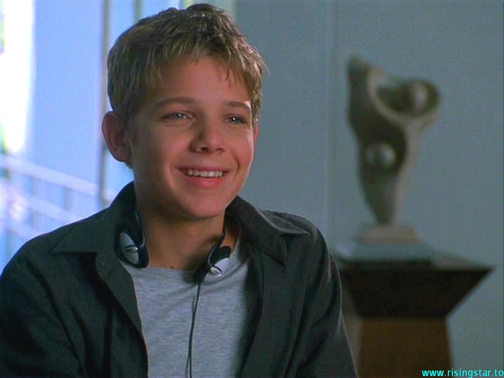 Max Thieriot in Catch That Kid