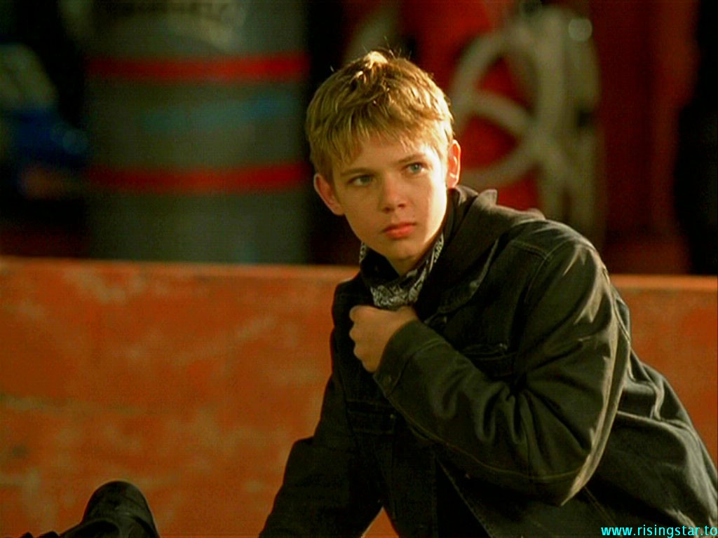 Max Thieriot in Catch That Kid