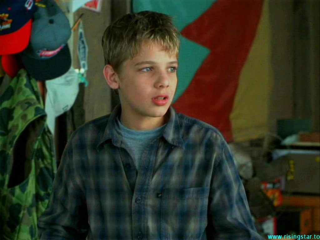 Max Thieriot in Catch That Kid