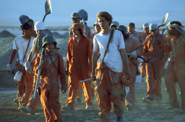 Max Kasch in Holes