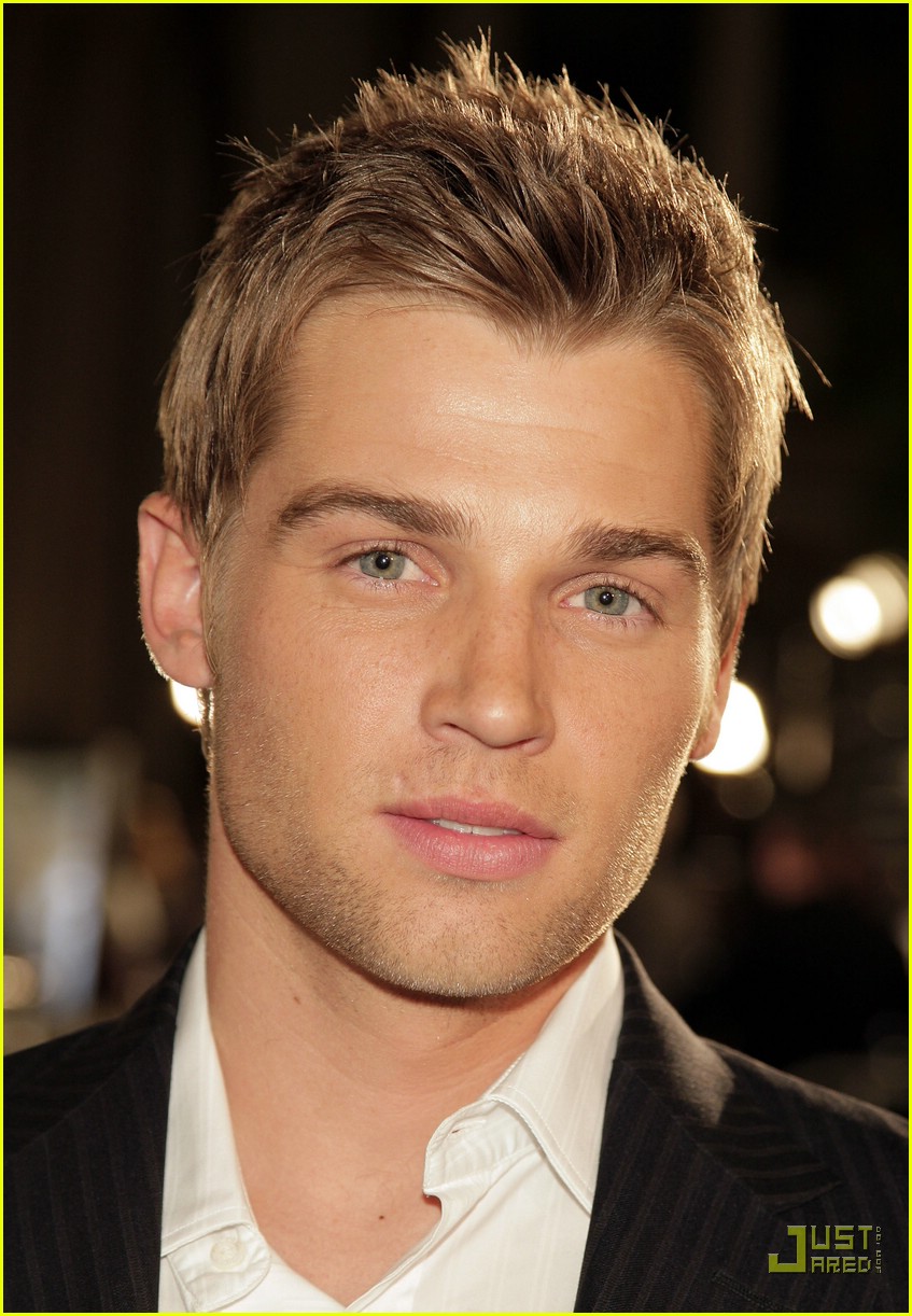 General photo of Mike Vogel