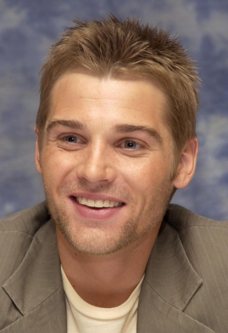 General photo of Mike Vogel