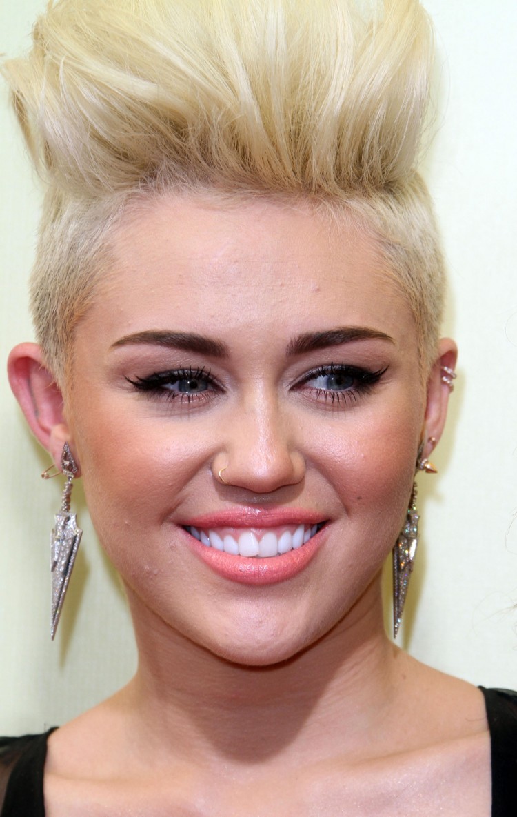 Miley Cyrus in 2012 MTV Video Music Awards