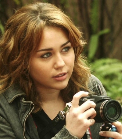Miley Cyrus in So Undercover 