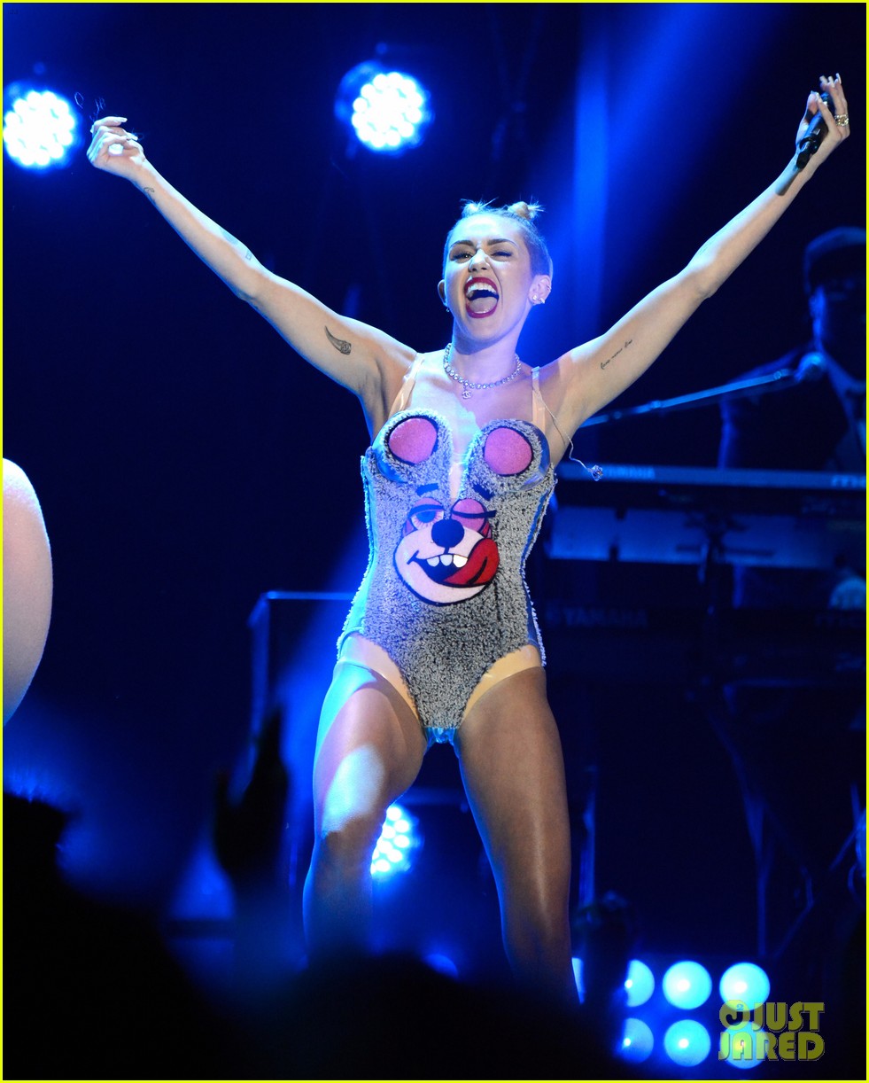 Miley Cyrus in MTV Video Music Awards 2013