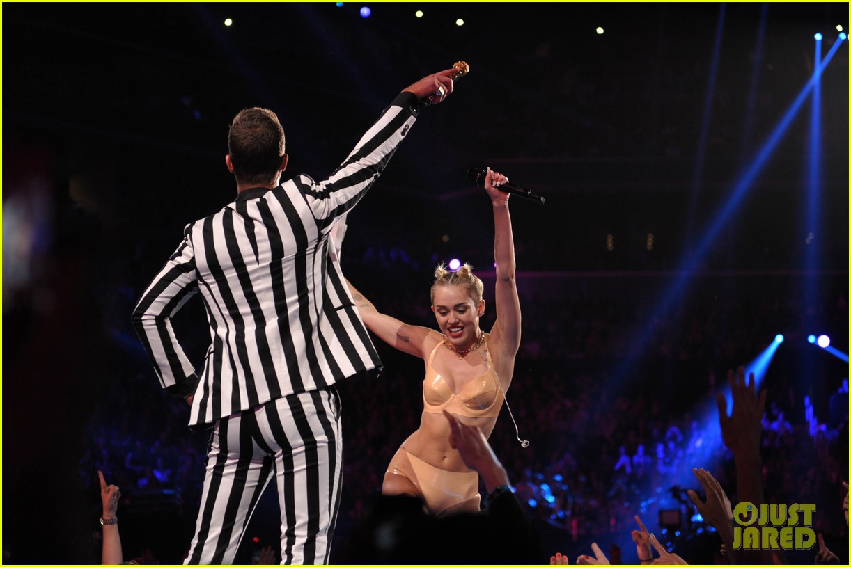 Miley Cyrus in MTV Video Music Awards 2013