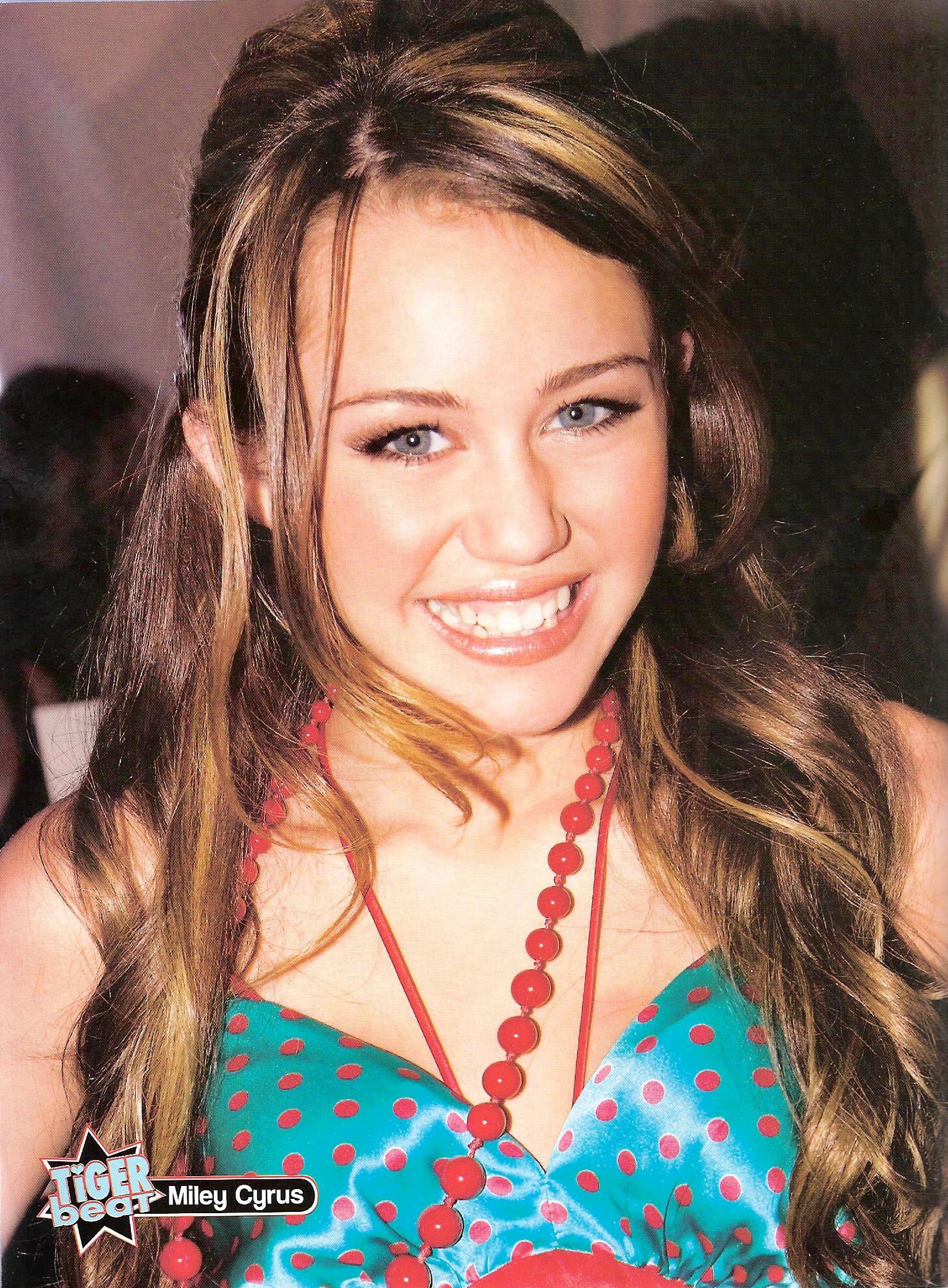 Miley Cyrus in Teen Choice Awards 2006