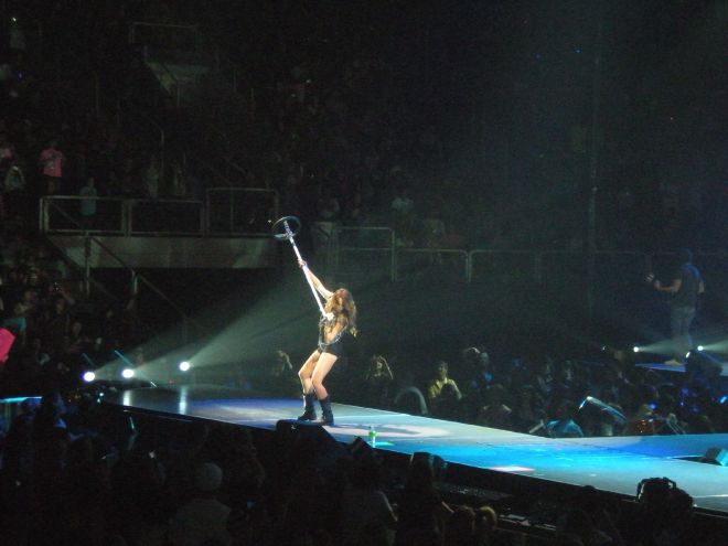 Miley Cyrus in Wonder World Tour 
