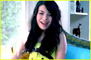 Miranda Cosgrove in Music Video: Raining Sunshine
