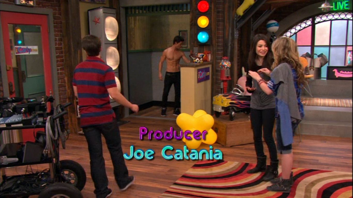 Nathan Kress in iCarly, episode: iHire an Idiot