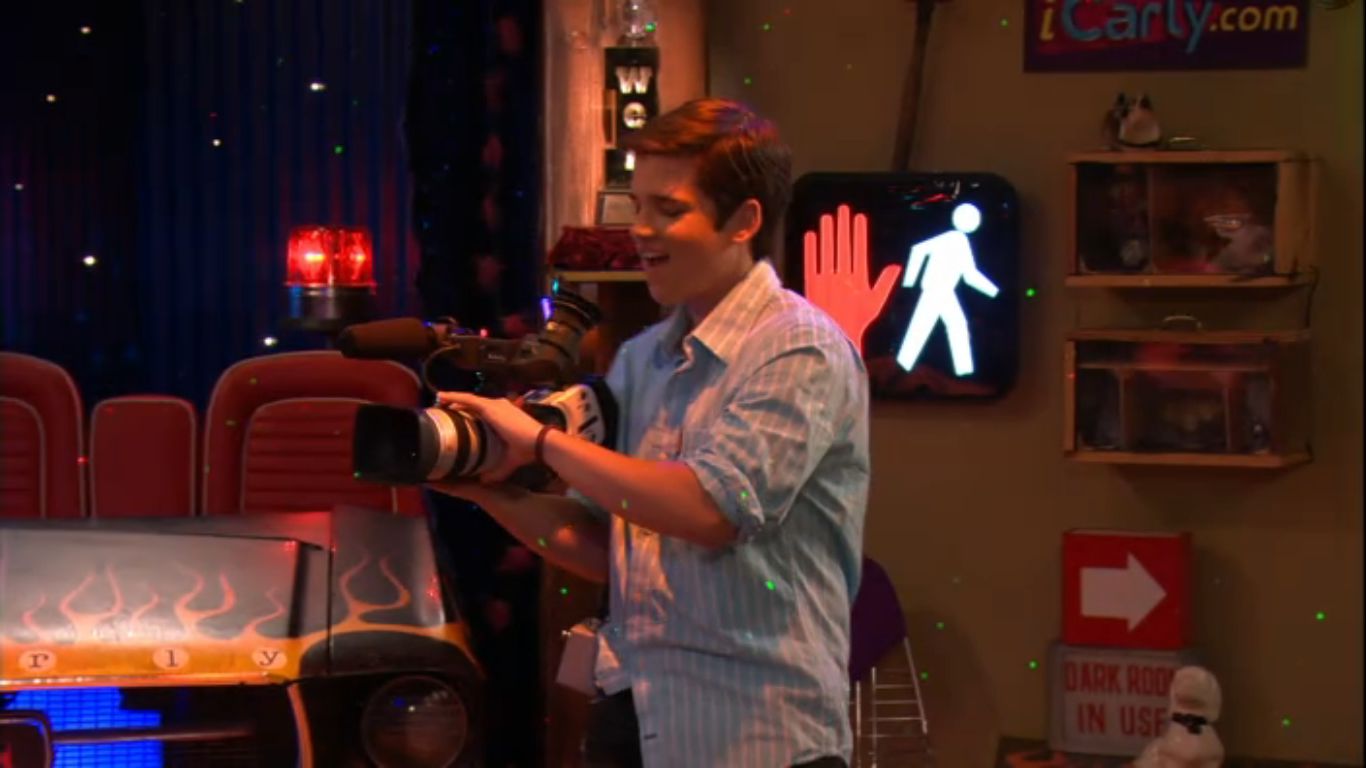 Nathan Kress in iCarly, episode: iGot A Hot Room