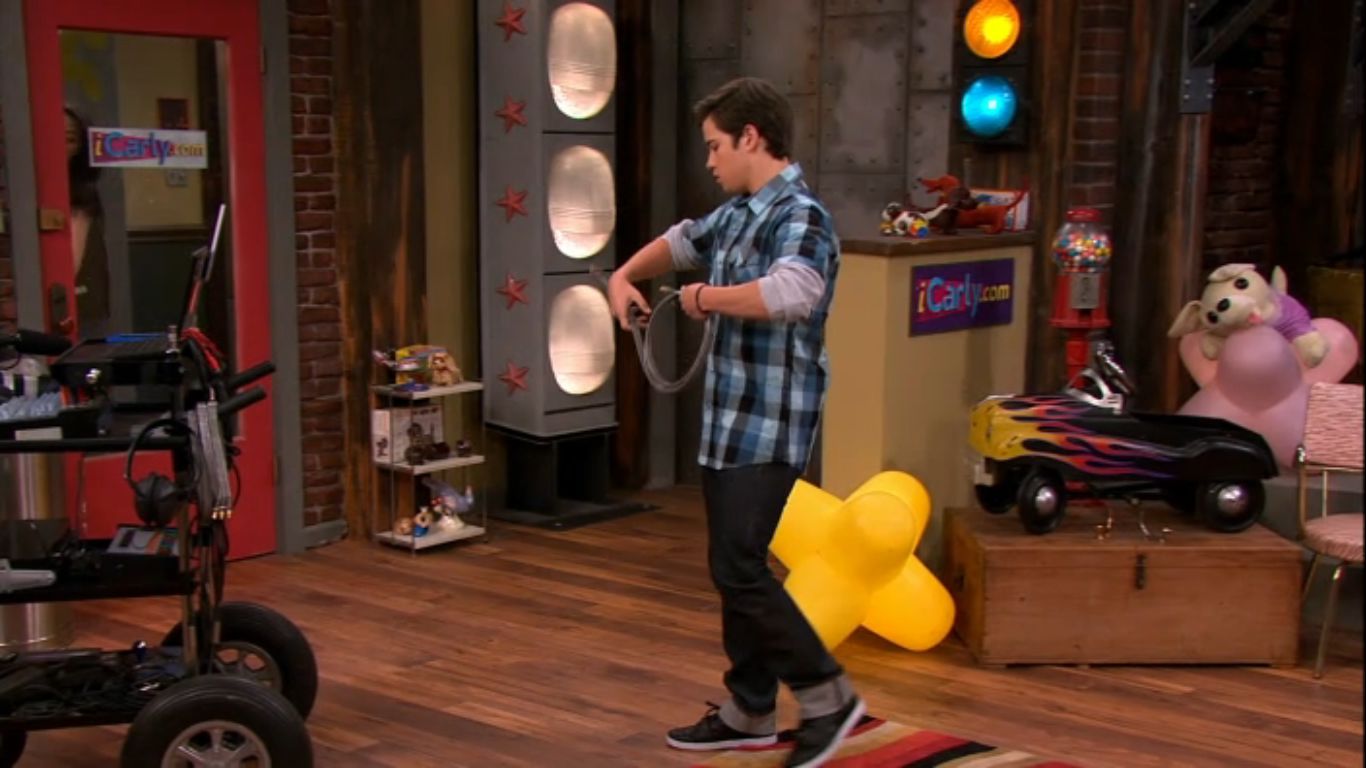 Nathan Kress in iCarly, episode: iSam's Mom