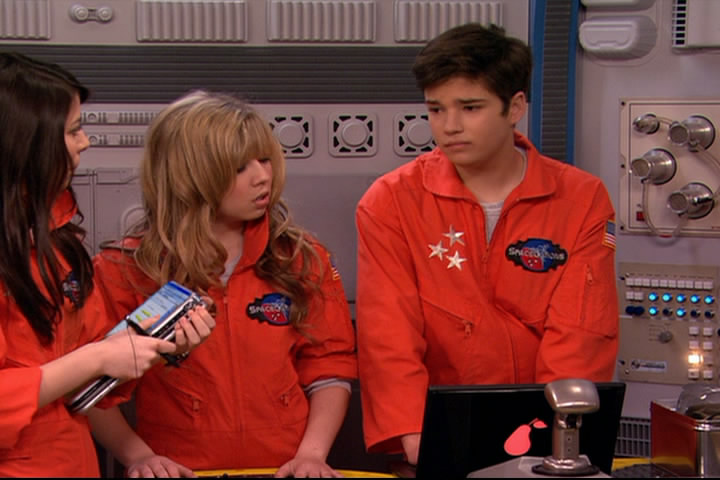 Nathan Kress in iCarly, episode: iSpace Out