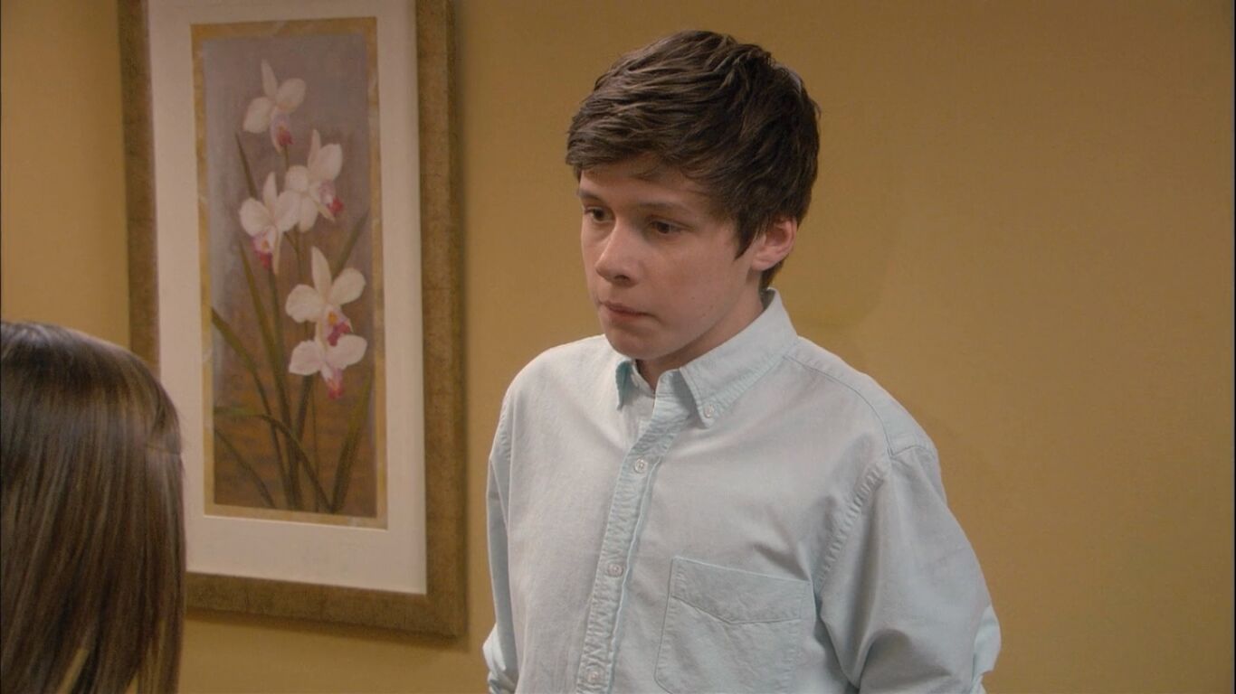 Nick Robinson in Melissa & Joey, episode: Do as I Say, Not as I Do