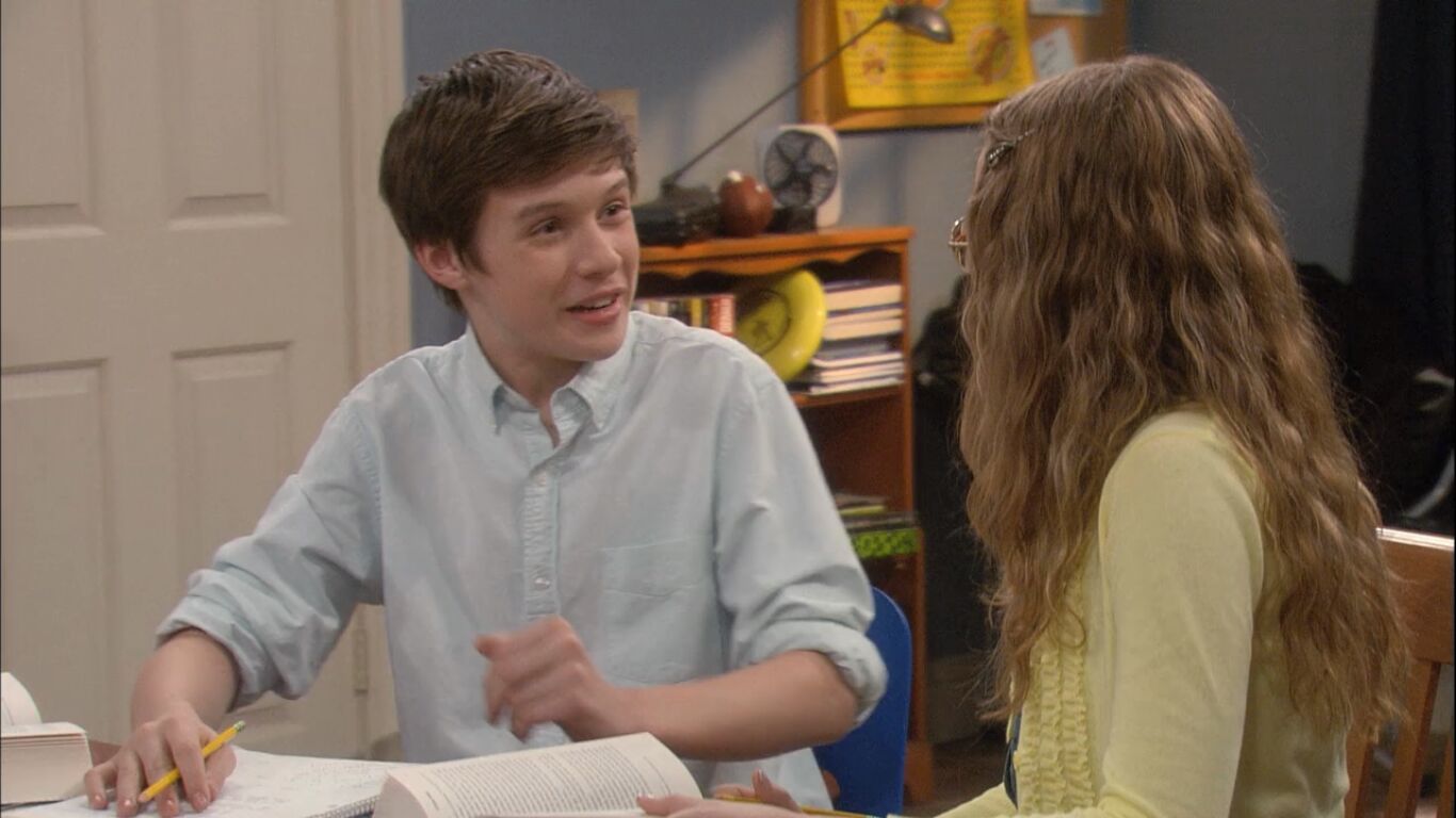 Nick Robinson in Melissa & Joey, episode: Do as I Say, Not as I Do