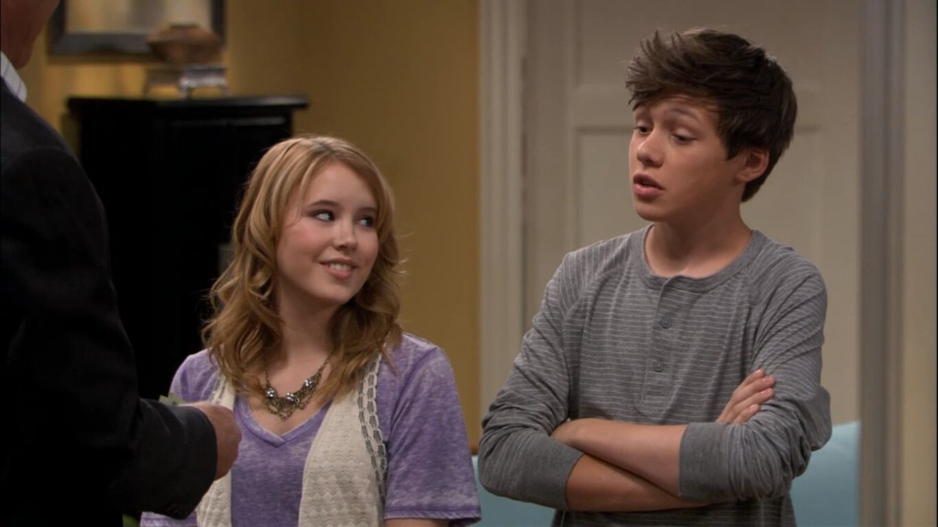 Nick Robinson in Melissa & Joey, episode: The Perfect Storm