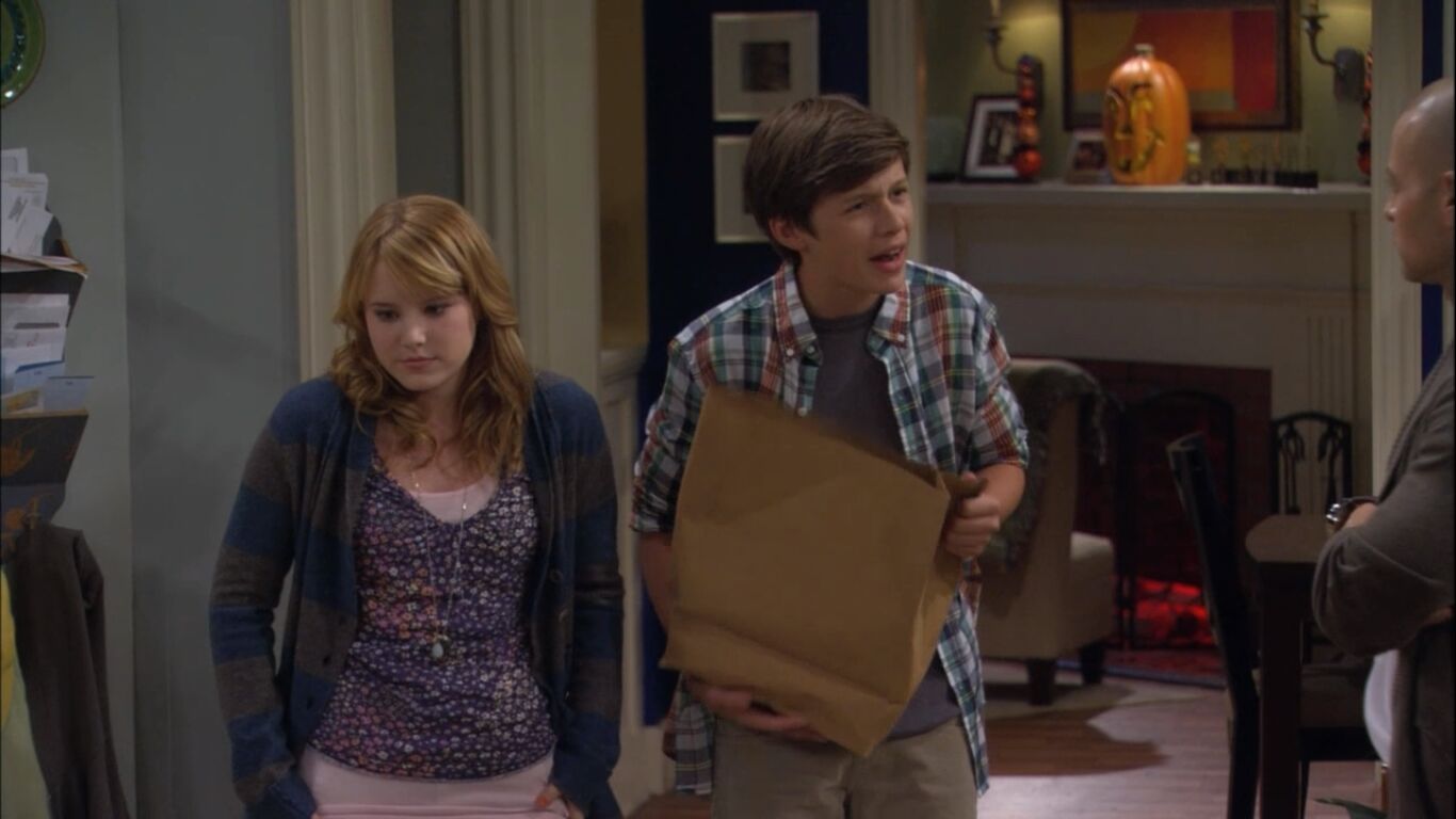 Nick Robinson in Melissa & Joey, episode: A Fright in the Attic