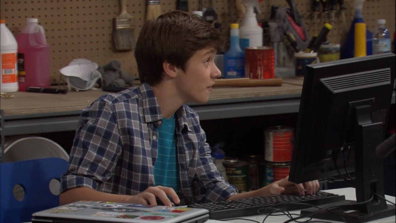 Nick Robinson in Melissa & Joey, episode: Joe Knows