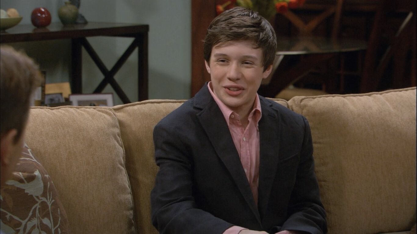 Nick Robinson in Melissa & Joey, episode: Going the Distance?