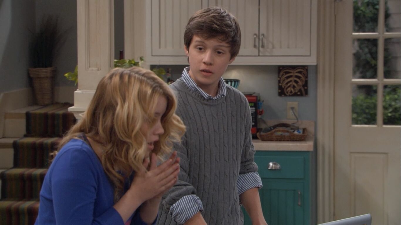 Nick Robinson in Melissa & Joey, episode: The Other Longo