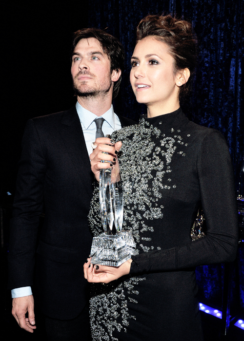 Nina Dobrev in People's Choice Awards 2014 