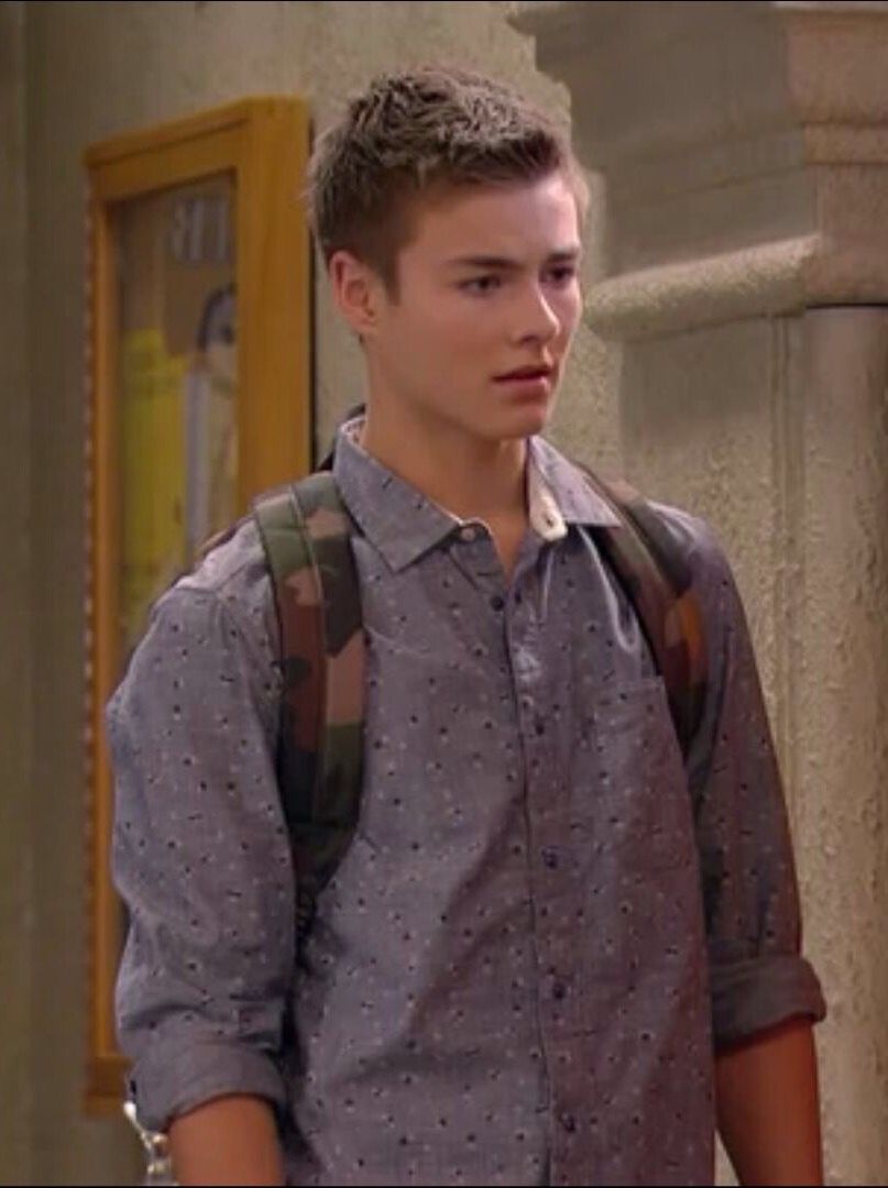 Peyton Meyer in Dog With a Blog