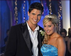 Robbie Amell in Picture This
