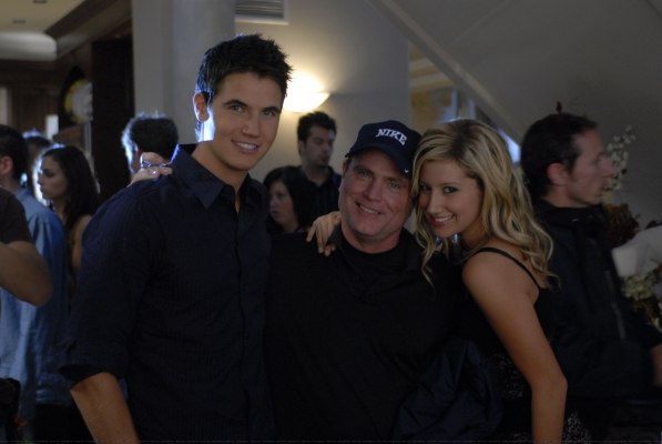 Robbie Amell in Picture This