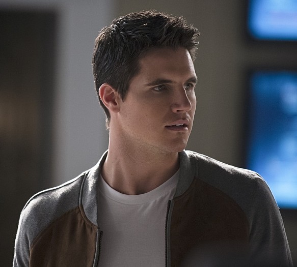 Robbie Amell in The Tomorrow People