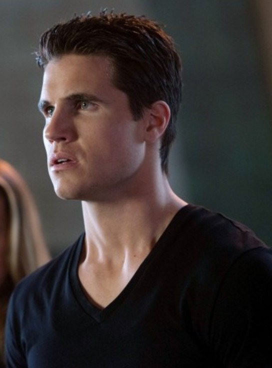 Robbie Amell in The Tomorrow People