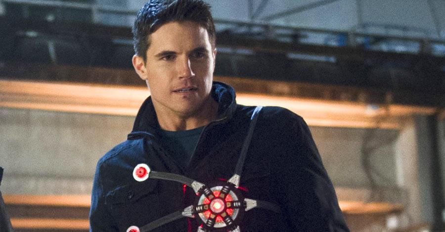 General photo of Robbie Amell