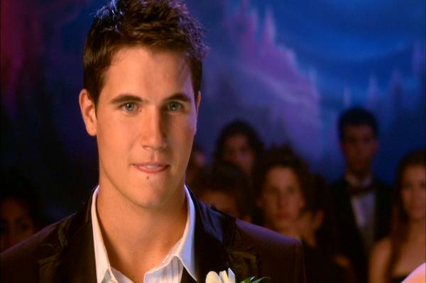 Robbie Amell in Picture This