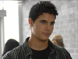 Robbie Amell in Picture This