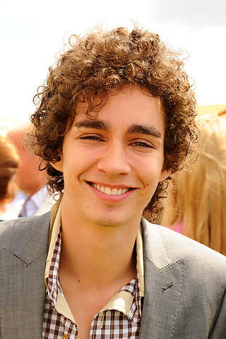 General photo of Robert Sheehan