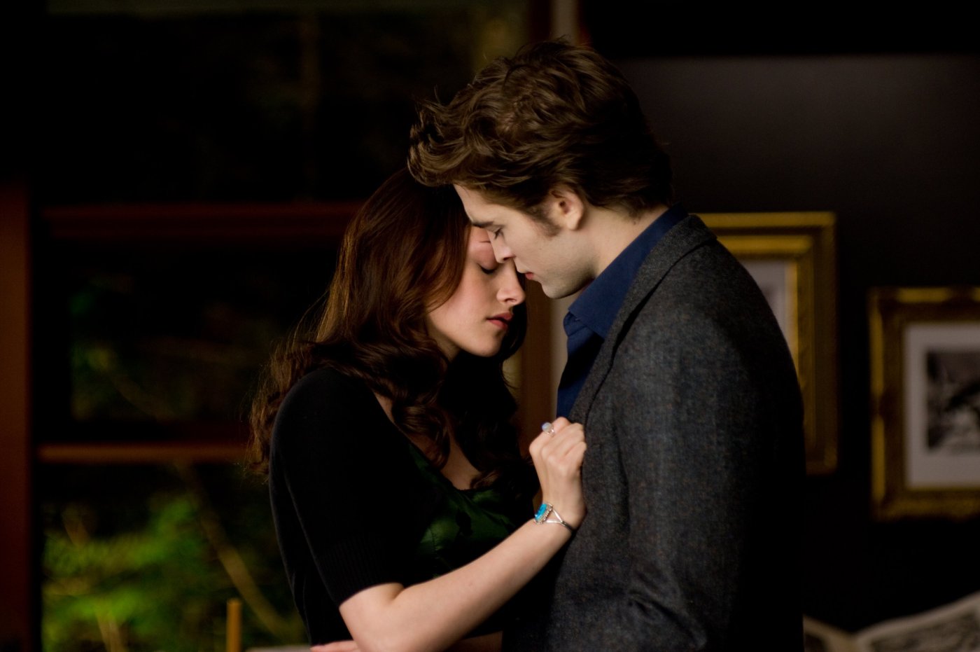 Robert Pattinson in The Twilight Saga: New Moon