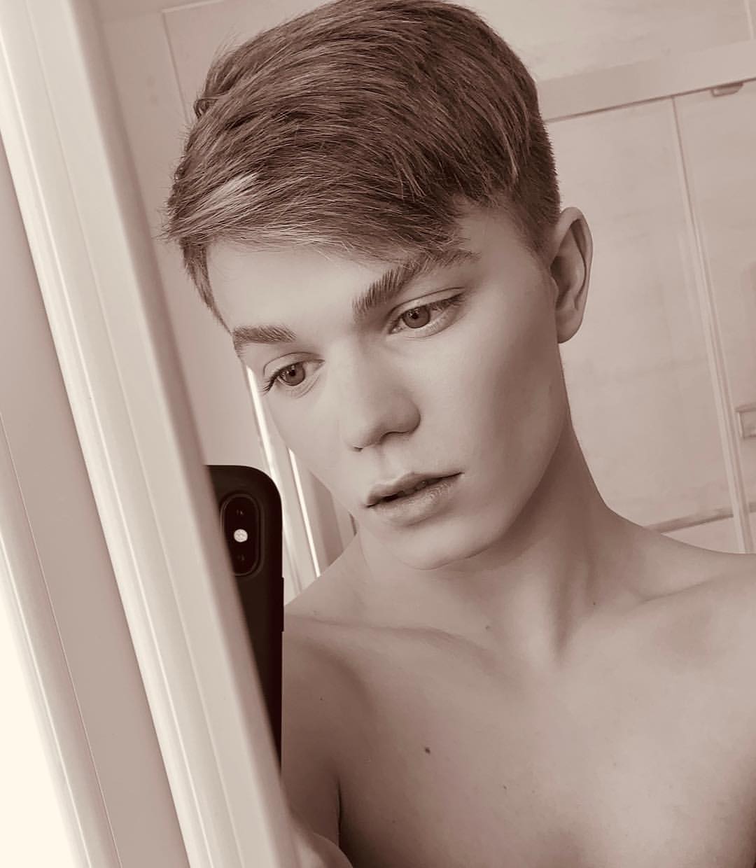 General photo of Ronan Parke