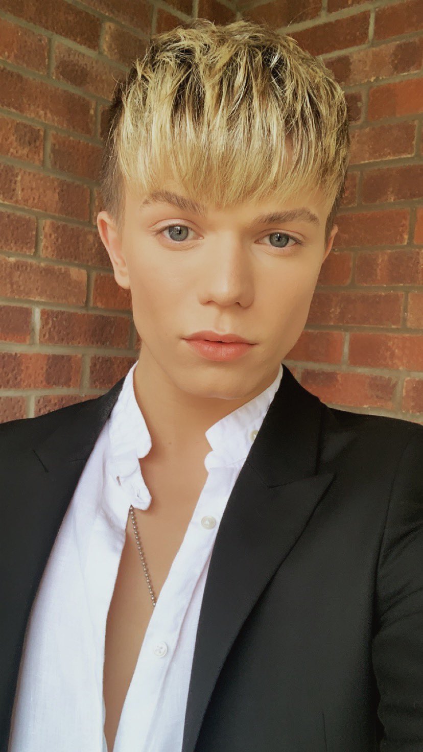 General photo of Ronan Parke