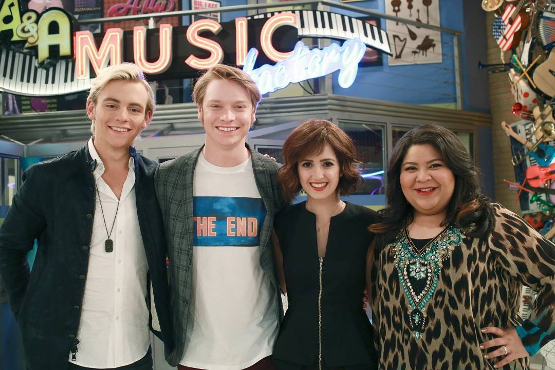 Ross Lynch in Austin & Ally - Picture 4 of 701. 