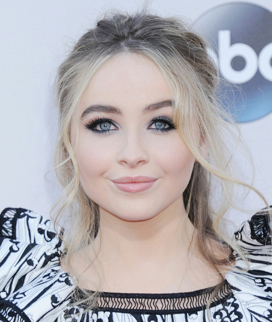 Sabrina Carpenter in American Music Awards 2015