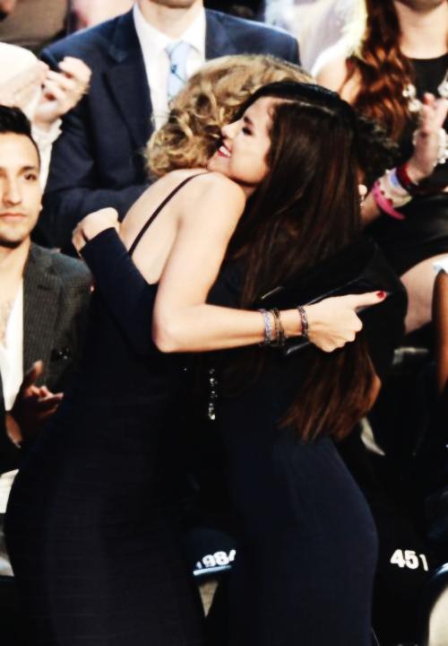 Selena Gomez in MTV Video Music Awards 2013