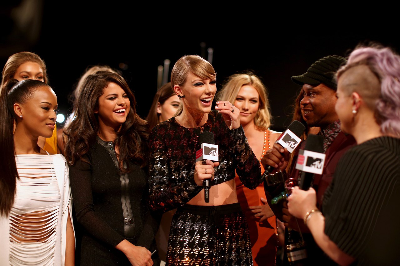 Selena Gomez in Video Music Awards 2015