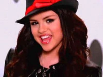 Selena Gomez in Music Video: Cruella de Vil