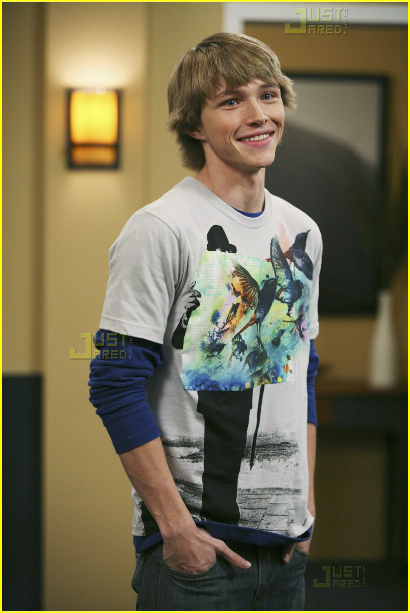 Sterling Knight in Sonny With A Chance