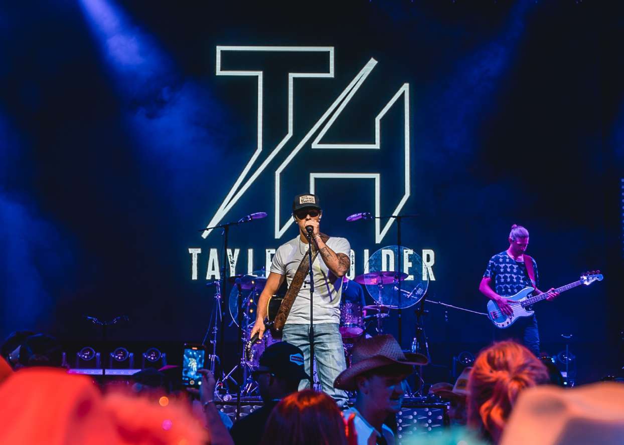 Picture of Tayler Holder in General Pictures - tayler-holder-1687016011