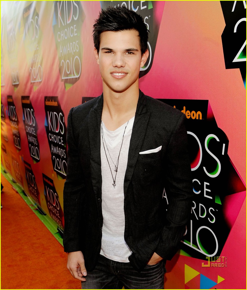 Taylor Lautner in Kids' Choice Awards 2010