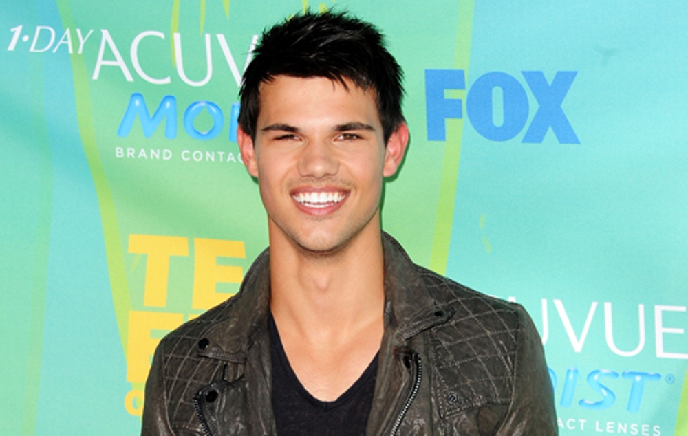 Taylor Lautner in Teen Choice Awards 2011