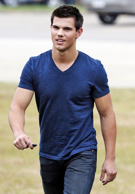 General photo of Taylor Lautner