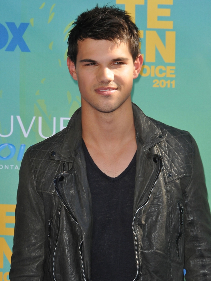 Taylor Lautner in Teen Choice Awards 2011