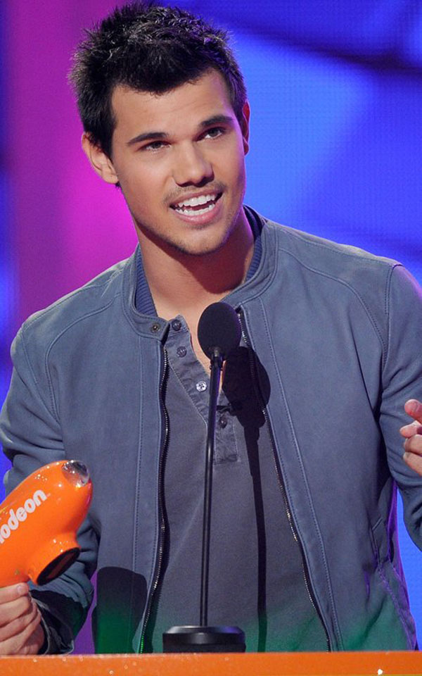 Taylor Lautner in Kids' Choice Awards 2012