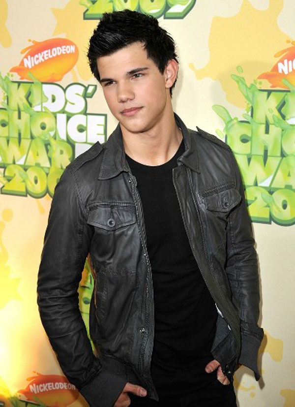 Taylor Lautner in Kids' Choice Awards 2009